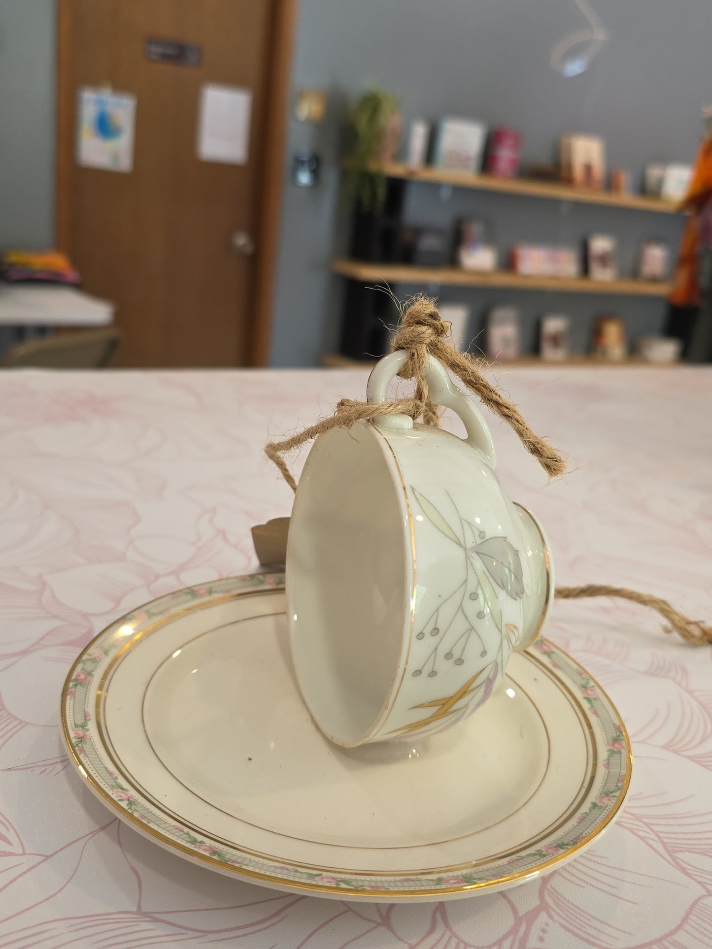 Teacup Hanging Feeder